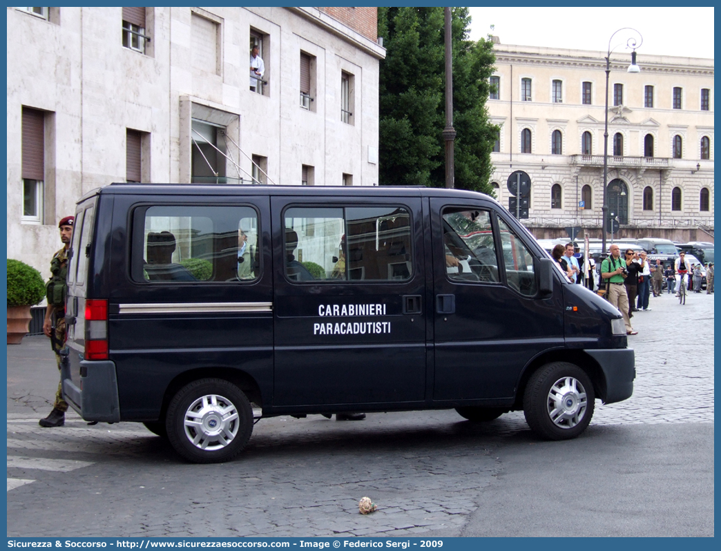 CC AS606
Arma dei Carabinieri
1° Reggimento Carabinieri "Tuscania"
Fiat Ducato II serie
Parole chiave: CC;C.C.;Arma;Carabinieri;Reggimento;Paracadutisti;Tuscania;Fiat;Ducato