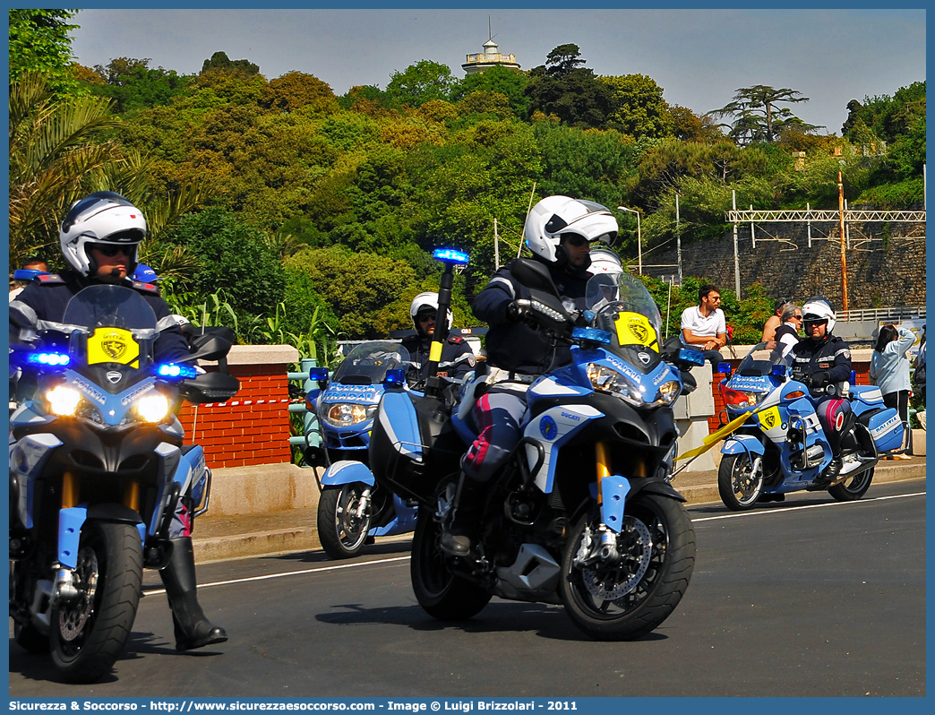 -
Polizia di Stato
Polizia Stradale
Ducati Multistrada II serie
Parole chiave: PS;P.S.;Polizia;di;Stato;Stradale;Ducati;Multistrada