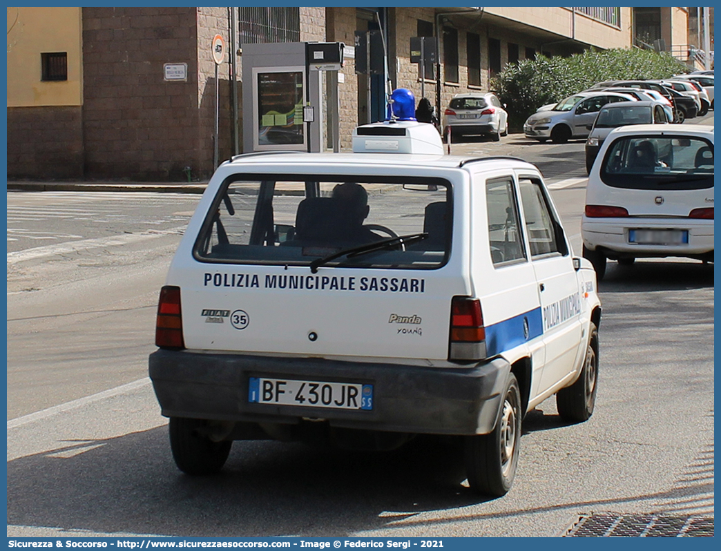 -
Polizia Municipale
Comune di Sassari
Fiat Panda I serie
Parole chiave: PL;P.L.;PM;P.M.;Polizia;Locale;Municipale;Sassari;Fiat;Panda