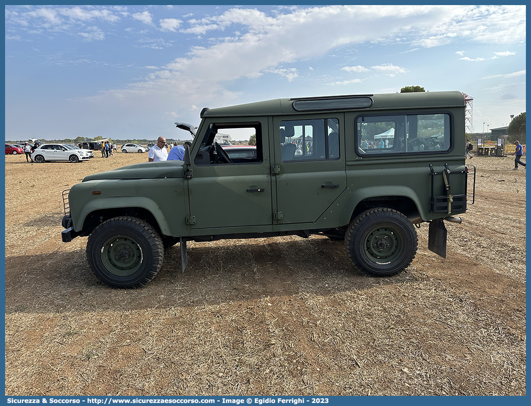 AFI N7931
United States Air Force
Land Rover Defender 110
Parole chiave: AFI;A.F.I.;Allied;Force;Italy;USAF;U.S.A.F.;United;States;Air;Force;Land Rover;Defender;110