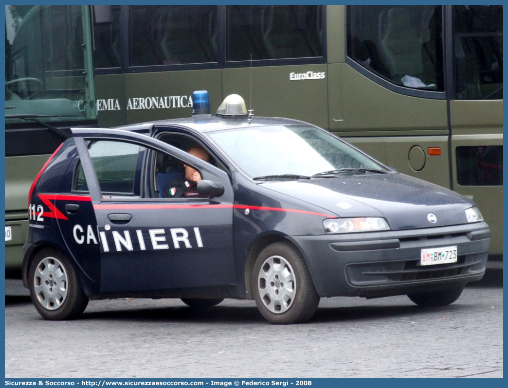 AM BM723
Arma dei Carabinieri
Reparto Carabinieri presso l'Aeronautica Militare
Fiat Punto II serie
Parole chiave: AM;A.M.;CC;C.C.;Arma;Carabinieri;Aeronautica;Militare;Fiat;Punto