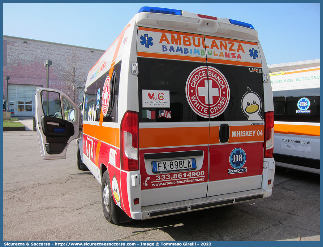 Whiskey 04
Croce Bianca Vicenza ODV
Fiat Ducato III serie restyling
Allestitore Aricar S.p.A.
Parole chiave: Croce;Bianca;Vicenza;Fiat;Ducato;Ambulanza;Autoambulanza;Aricar