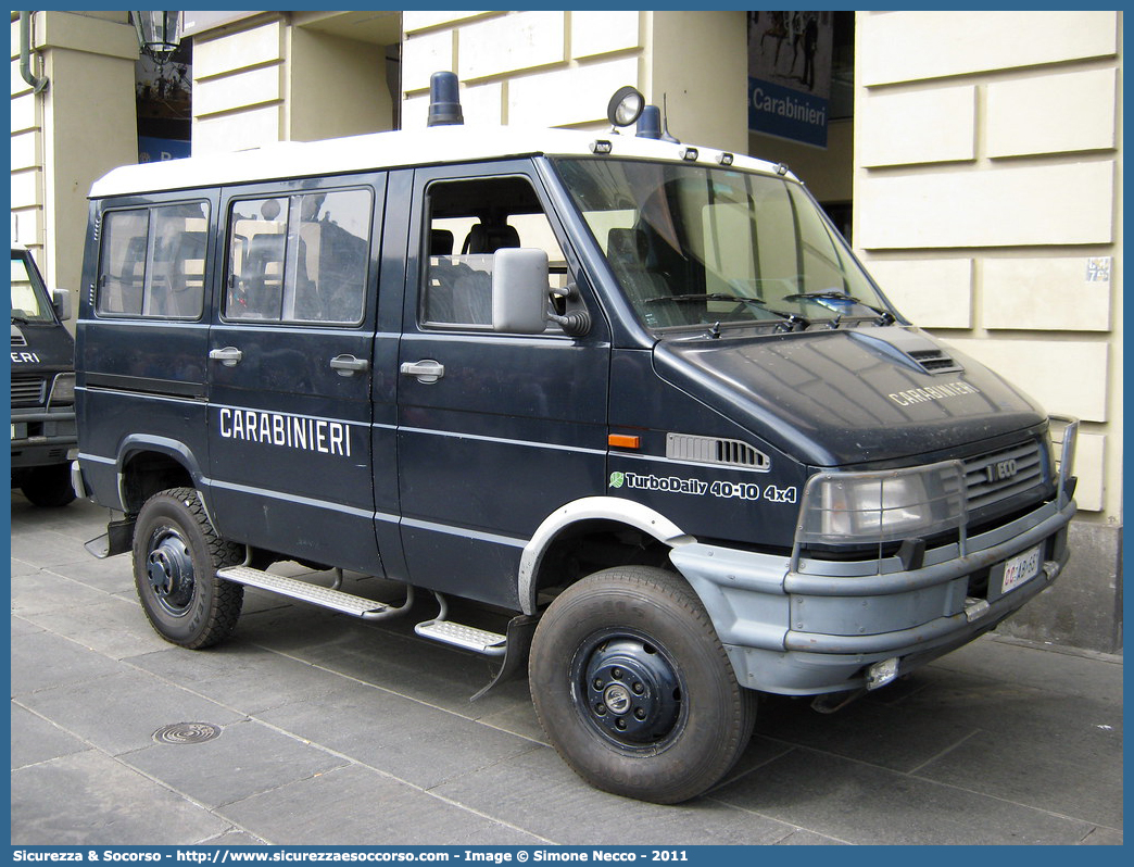 CC AB651
Arma dei Carabinieri
Battaglioni Mobili
Iveco TurboDaily 40-10 4x4 II serie
Parole chiave: CC;C.C.;Arma;dei;Carabinieri;Battaglioni;Battaglione;Mobili;Mobile;Iveco;TurboDaily;Daily;40-10;4x4;40.10;40;10;Ordine;Pubblico