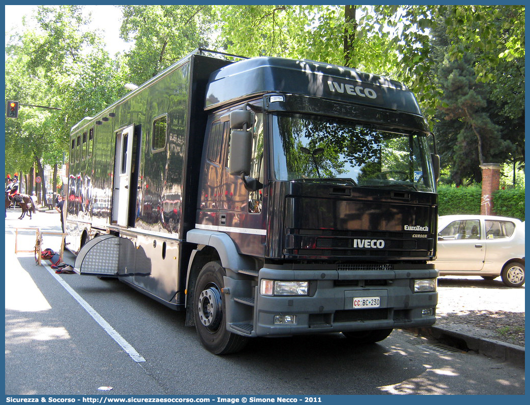 CC BC230
Arma dei Carabinieri
4° Reggimento Carabinieri a Cavallo
Iveco EuroTech 350
Parole chiave: CC;C.C.;Arma;dei;Carabinieri;Reggimento;a;Cavallo;Iveco;EuroTech;350