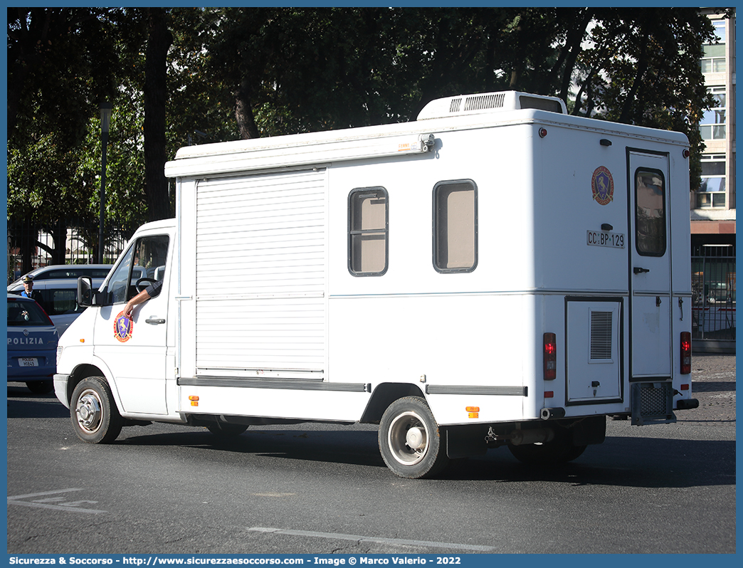 CC BP129
Arma dei Carabinieri
4° Reggimento Carabinieri a Cavallo
Mercedes Benz Sprinter I serie
Parole chiave: CC;C.C.;Arma;dei;Carabinieri;Reggimento;a;Cavallo;Mercedes;Benz;Sprinter