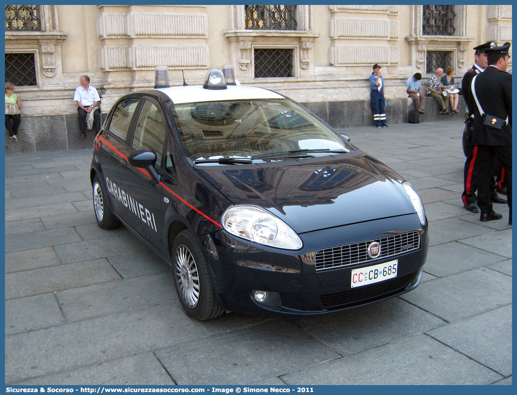 CC CB685
Arma dei Carabinieri
Fiat Grande Punto
Parole chiave: CC;C.C.;Arma;dei;Carabinieri;Fiat;Grande;Punto