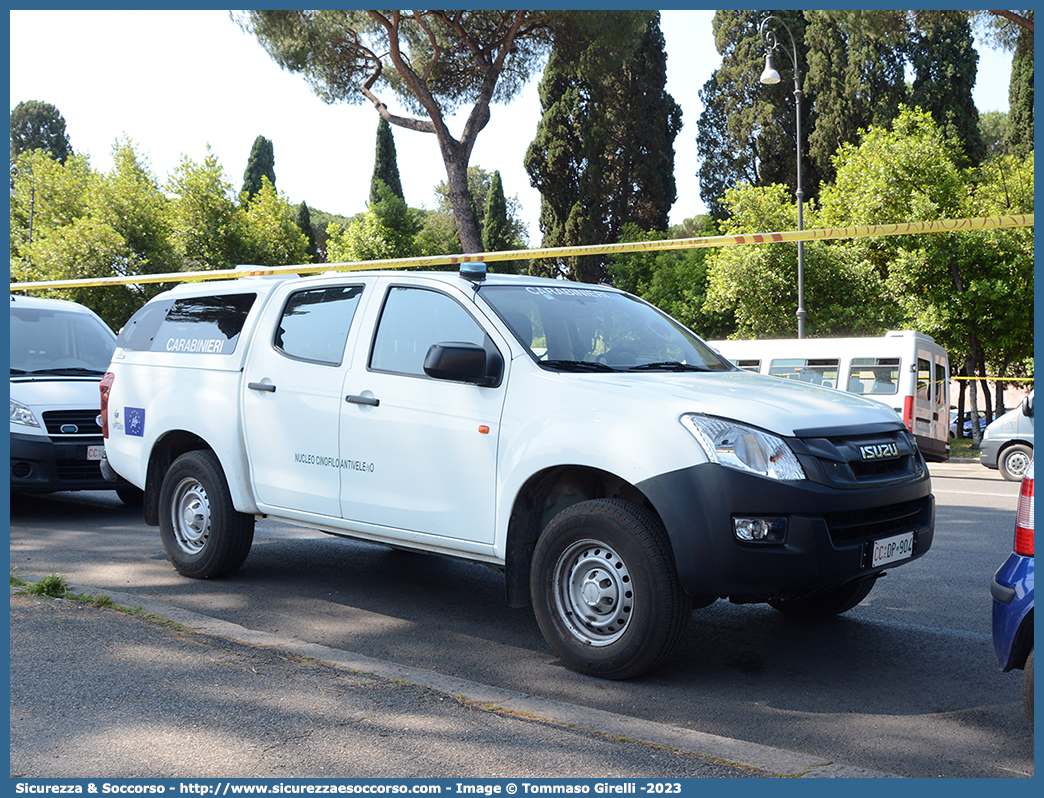 CC DP904
Arma dei Carabinieri
Comando Unità per la Tutela Forestale, 
Ambientale e Agroalimentare
Nucleo Cinofilo Antiveleno
Isuzu D-Max II serie
Parole chiave: CC;C.C.;Arma;dei;Carabinieri;Comando;Unità;per;la;Tutela;Forestale;Ambientale;Agroalimentare;Nucleo;Antiveleno;Isuzu;D-Max;Dmax;D - Max