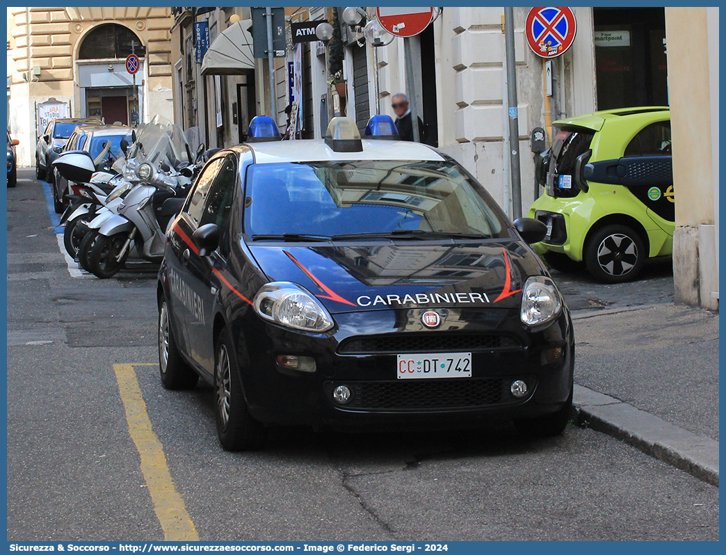 CC DT742
Arma dei Carabinieri
Comando Carabinieri Banca d'Italia
Fiat Punto IV serie
Parole chiave: CC;C.C.;Arma;dei;Carabinieri;Banca;Italia;Fiat;Punto