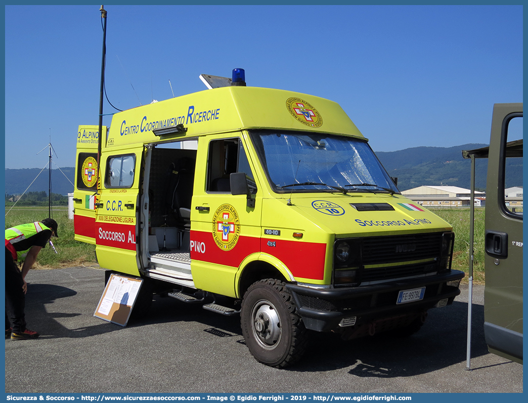 9-10
Corpo Nazionale
Soccorso Alpino e Speleologico
Delegazione Alpina
XXIII Liguria di Ponente
Stazione di La Spezia
Iveco Daily 40-10 4x4 I serie
Parole chiave: CNSAS;C.N.S.A.S.;Corpo;Nazionale;Soccorso;Alpino;Speleologico;Liguria;SASL;S.A.S.L.;XXIII;Liguria;Iveco;Daily;40.10;40-10;4x4