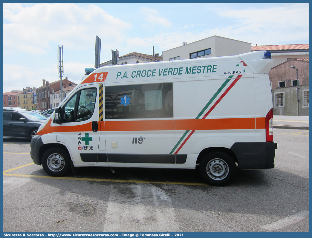 Ambulanza 14
Pubblica Assistenza Croce Verde Mestre
Fiat Ducato III serie
Allestitore Oregon Group S.r.l.
Parole chiave: P.A.;PA;Pubblica;Assistenza;Croce;Verde;Mestre;Fiat;Ducato;X250;Oregon