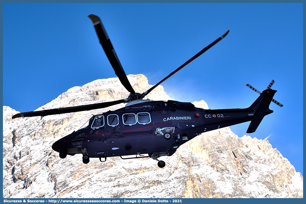 MM81967 / CC02
Arma dei Carabinieri
Raggruppamento Carabinieri Aeromobili
Leonardo Helicopters AW139
Parole chiave: CC;C.C.;Arma;dei;Carabinieri;Raggruppamento;Aeromobili;Agusta;Westland;Leonardo;Helicopters;AW;139