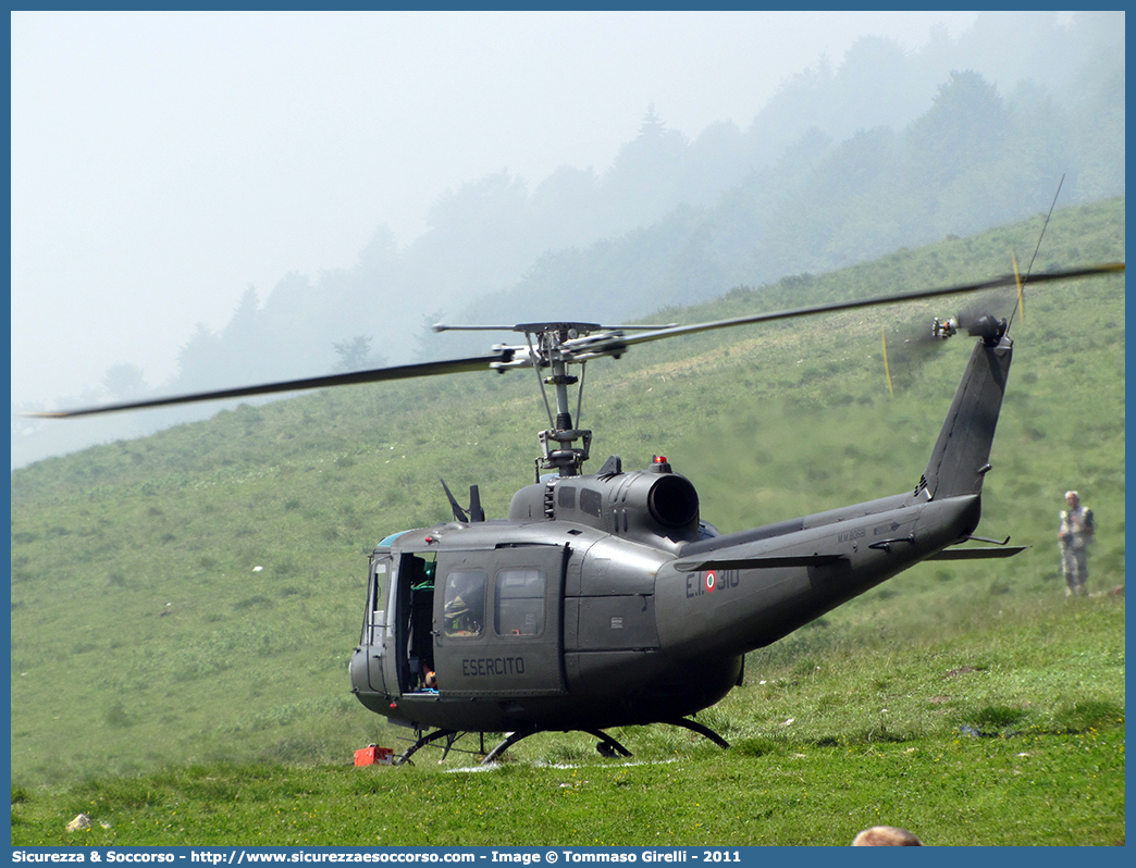 MM80601 EI-310
Esercito Italiano
Aviazione dell'Esercito
Agusta Bell 205
Parole chiave: EI;E.I.;Esercito;Italiano;Aviazione;Agusta;Bell;AB;205