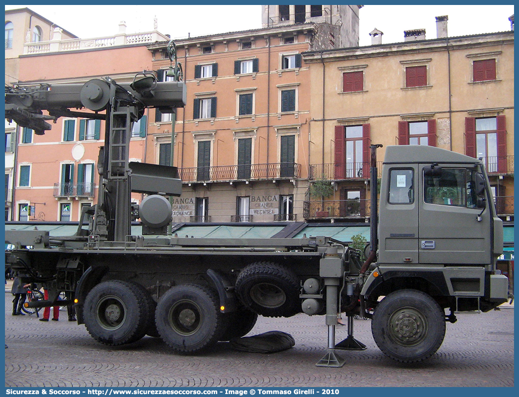 EI 313DD
Esercito Italiano
Astra HD6 66.45
Trasporto Missili Aspide
Parole chiave: EI;E.I.;Esercito;Italiano;Mezzi;da;Cantiere;Trasporto;Materiali;Supporto;Logistico;Astra;HD6;66.45;Aspide