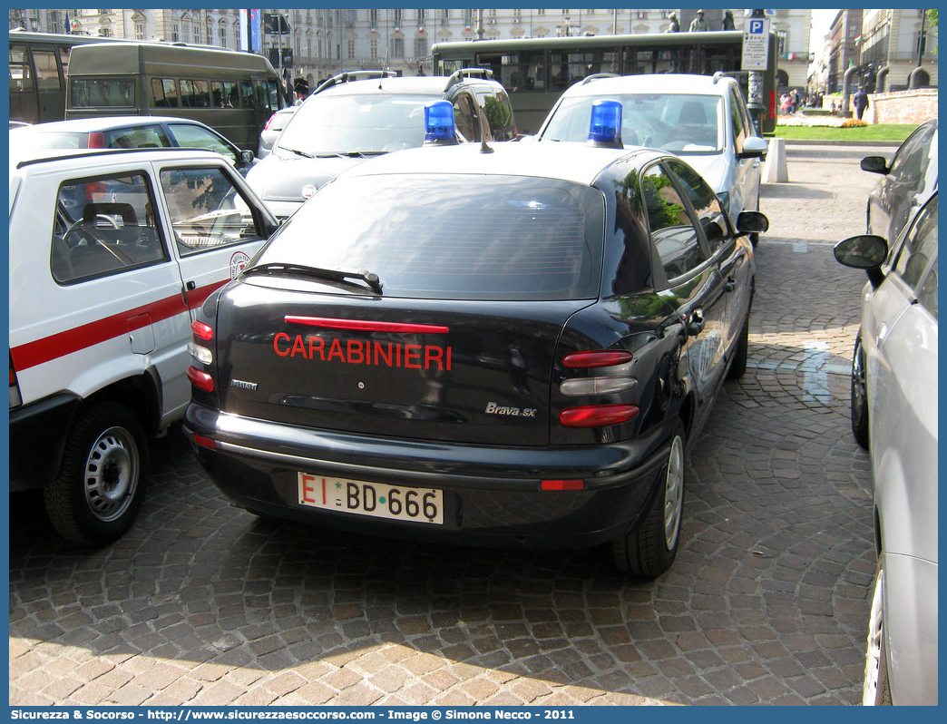 EI BD666
Arma dei Carabinieri
Reparto Carabinieri presso l'Esercito Italiano
Fiat Brava
Parole chiave: CC;C.C.;EI;E.I.;Arma;dei;Carabinieri;Reparto;Esercito;Italiano;Fiat;Brava