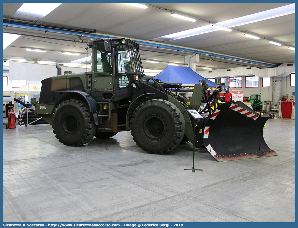 EI BE694
Esercito Italiano
New Holland W190B
Parole chiave: EI;E.I.;Esercito;Italiano;Mezzi;da;Cantiere;Trasporto;Materiali;Supporto;Logistico;New;Holland;W190B