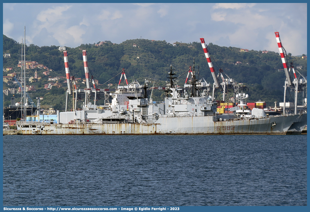 F582 "Artigliere"
Marina Militare Italiana
Flotta Navale
Pattugliatori di Squadra
Classe Soldati
Parole chiave: MMI;M.M.I.;Marina;Militare;Italiana;Flotta;Navale;Pattugliatori;Pattugliatore;di;Squadra;Classe;Soldati