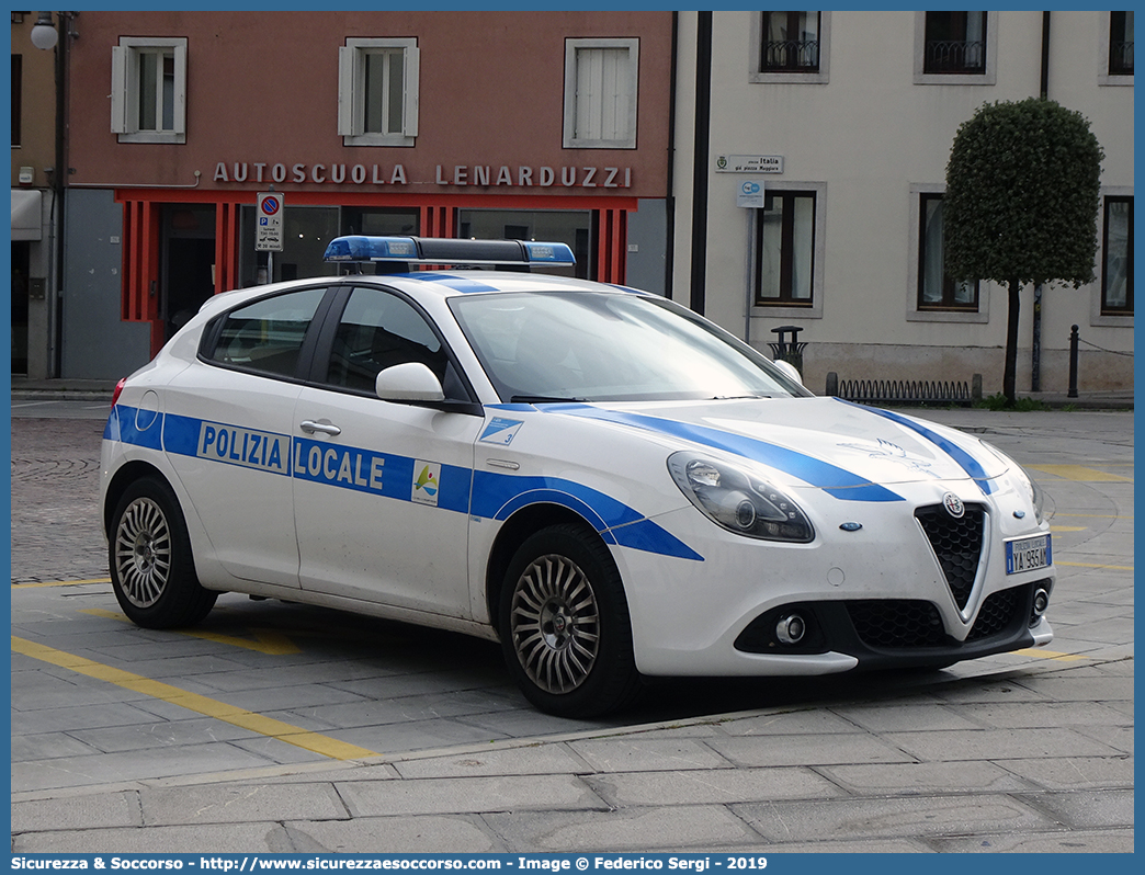 Polizia Locale YA935AM
Polizia Locale
Unione Territoriale Intercomunale 
delle Valli e delle Dolomiti Friulane
Alfa Romeo Nuova Giulietta I serie II restyling
Allestitore Ciabilli S.r.l.
Parole chiave: PL;P.L.;PM;P.M.;Polizia;Locale;Municipale;Andreis;Arba;Barcis;Castelnovo del Friuli;Cimolais;Claut;Clauzetto;Erto;Casso;Frisanco;Maniago;Meduno;Montereale Valcellina;Pinzano al Tagliamento;Sequals;Tramonti di Sopra;Tramonti  di  Sotto;Travesio;Vajont;Vit