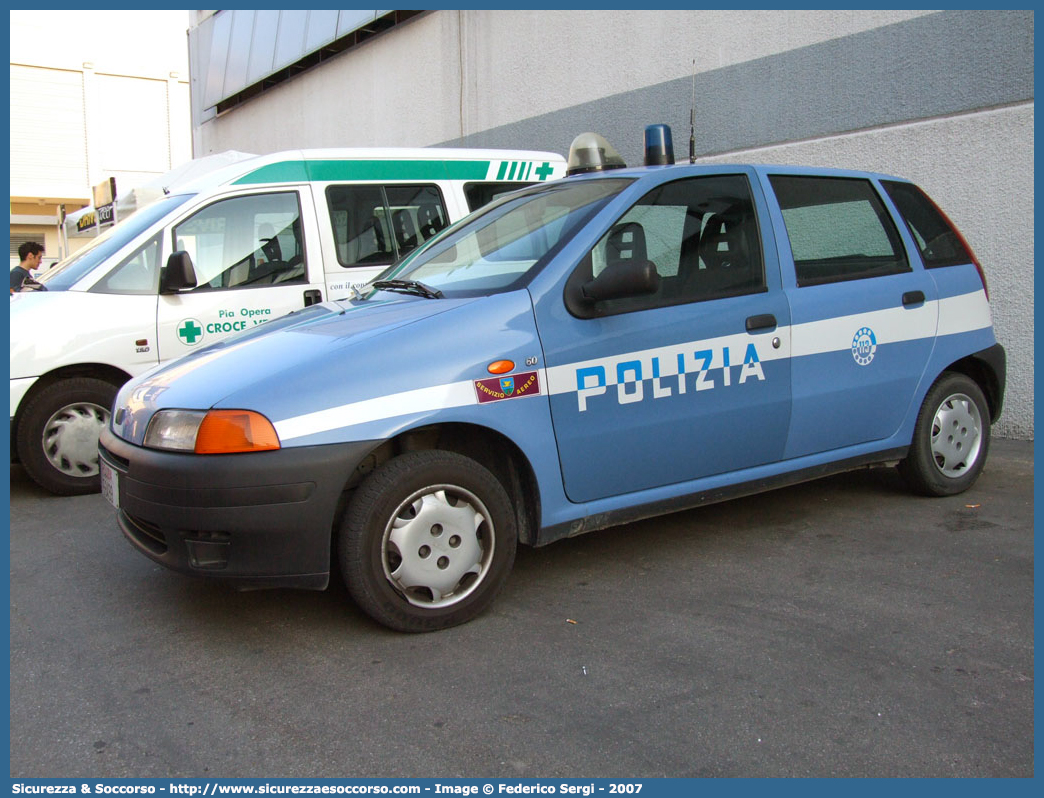 Polizia E6499
Polizia di Stato
Reparto Volo
Fiat Punto I serie
Parole chiave: PS;P.S.;Polizia di Stato;Polizia;Reparto;Volo;Fiat;Punto