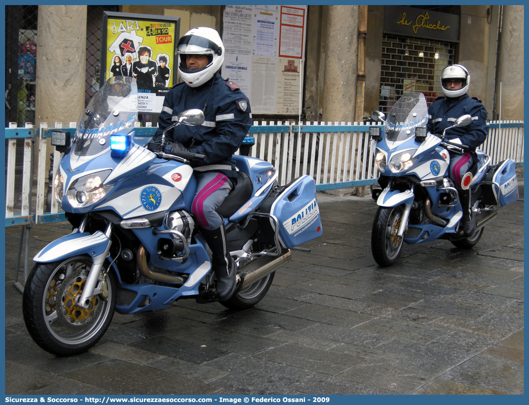 Polizia G1861
Polizia di Stato
Polizia Stradale
Moto Guzzi Norge
Parole chiave: PS;P.S.;Polizia;di;Stato;Stradale;Moto;Guzzi;Norge