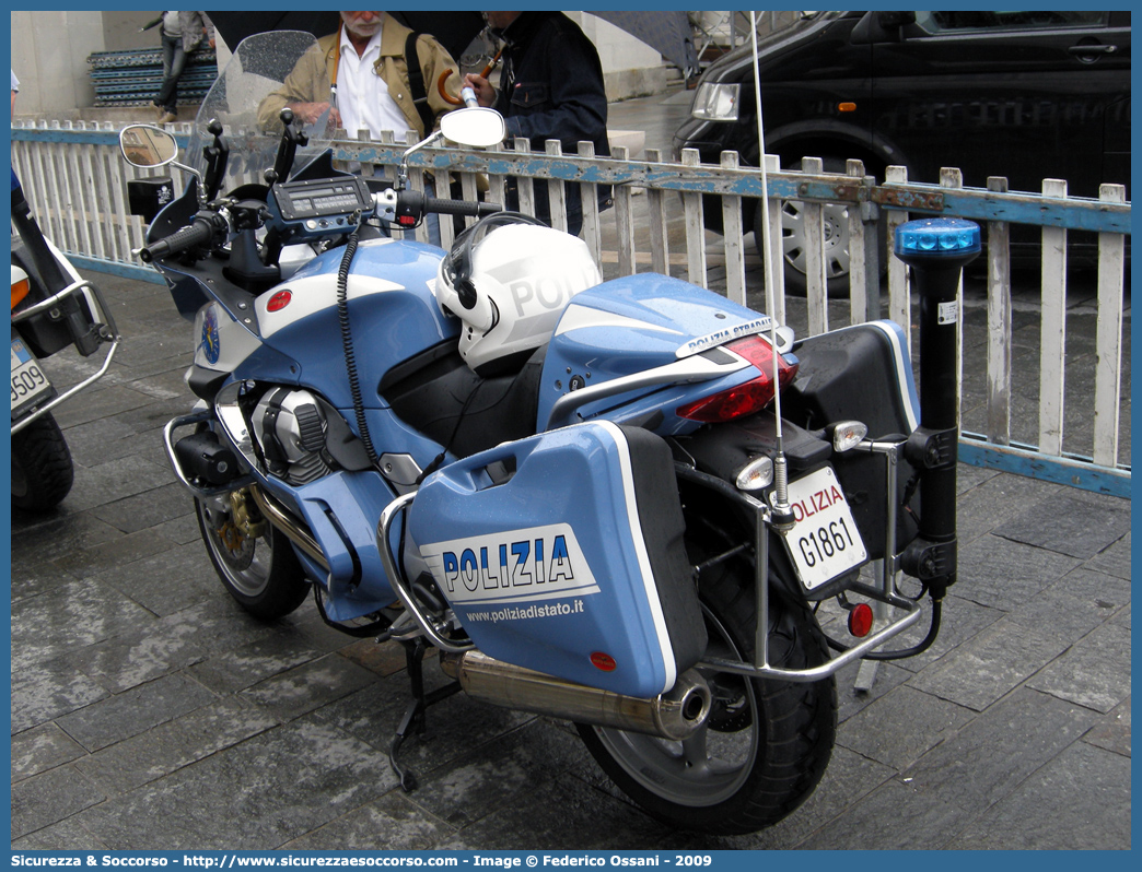 Polizia G1861
Polizia di Stato
Polizia Stradale
Moto Guzzi Norge
Parole chiave: PS;P.S.;Polizia;di;Stato;Stradale;Moto;Guzzi;Norge