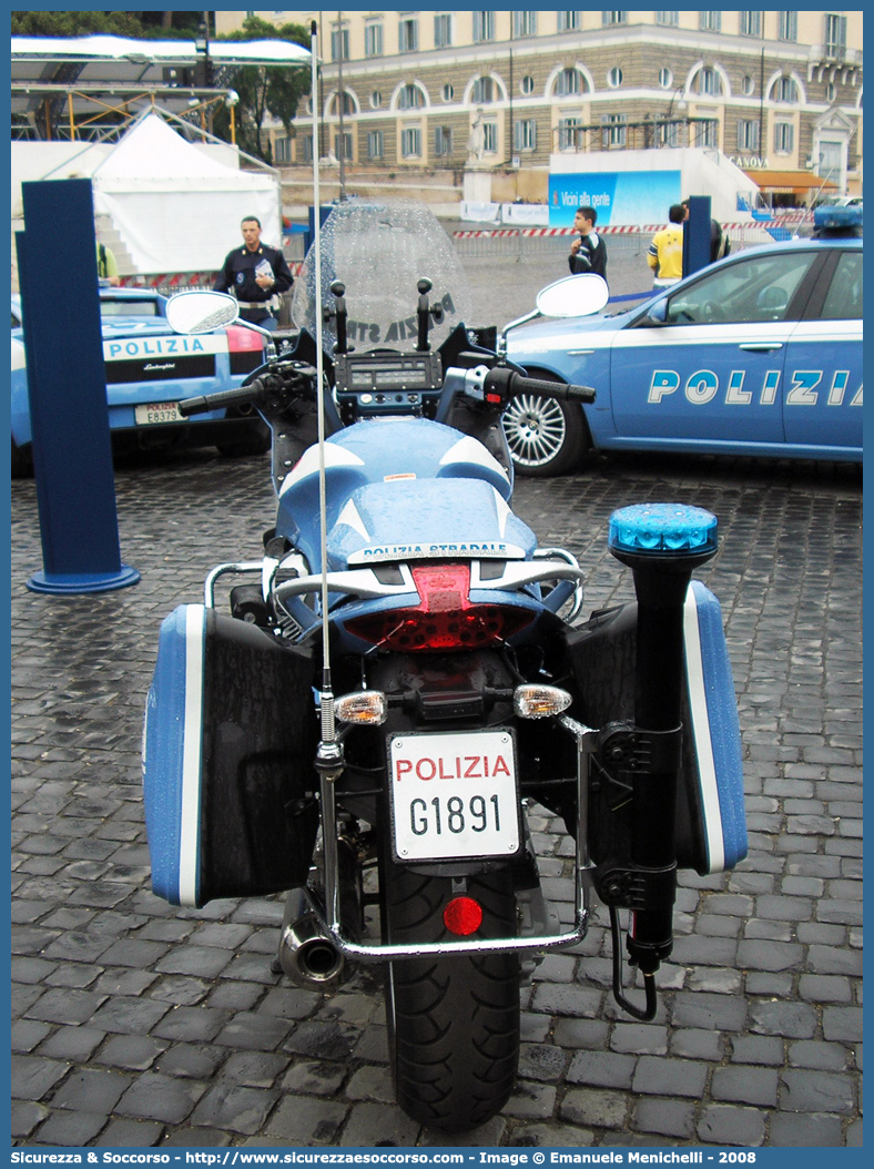 Polizia G1891
Polizia di Stato
Polizia Stradale
Moto Guzzi Norge
Parole chiave: PS;P.S.;Polizia;di;Stato;Stradale;Moto;Guzzi;Norge