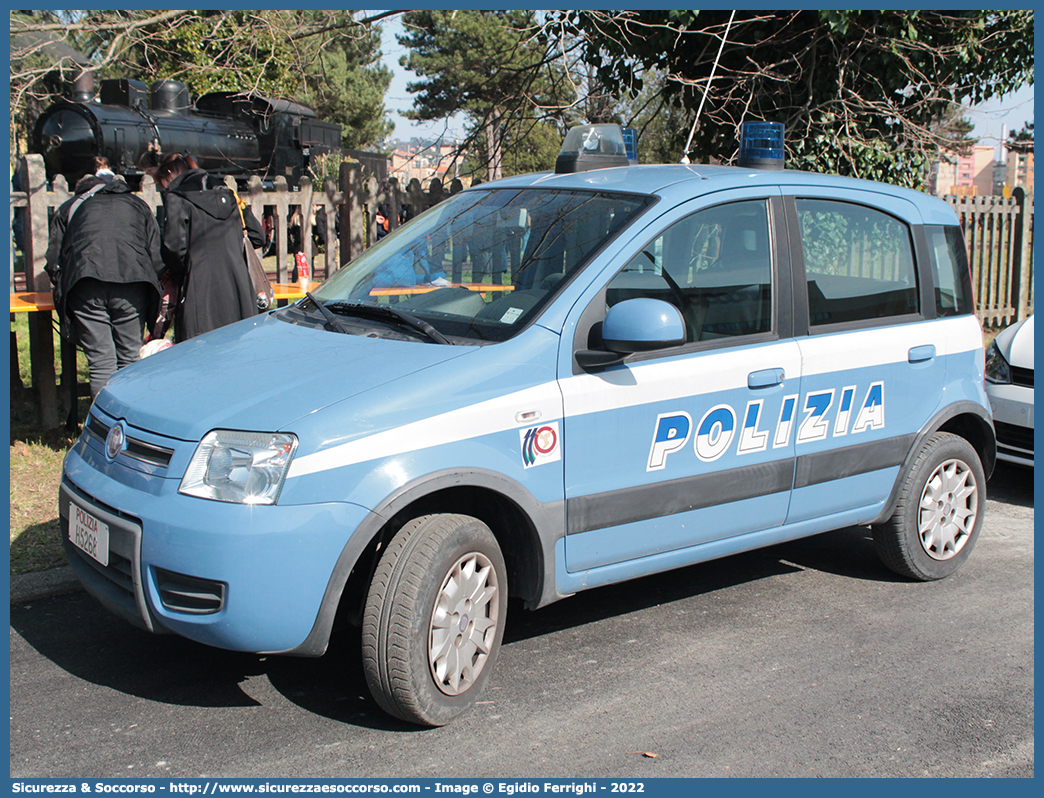 Polizia H5268
Polizia di Stato
Polizia Ferroviaria
Fiat Nuova Panda 4x4 I serie
Parole chiave: PS;P.S.;Polizia;di;Stato;Ferroviaria;Polfer;Fiat;Nuova;Panda