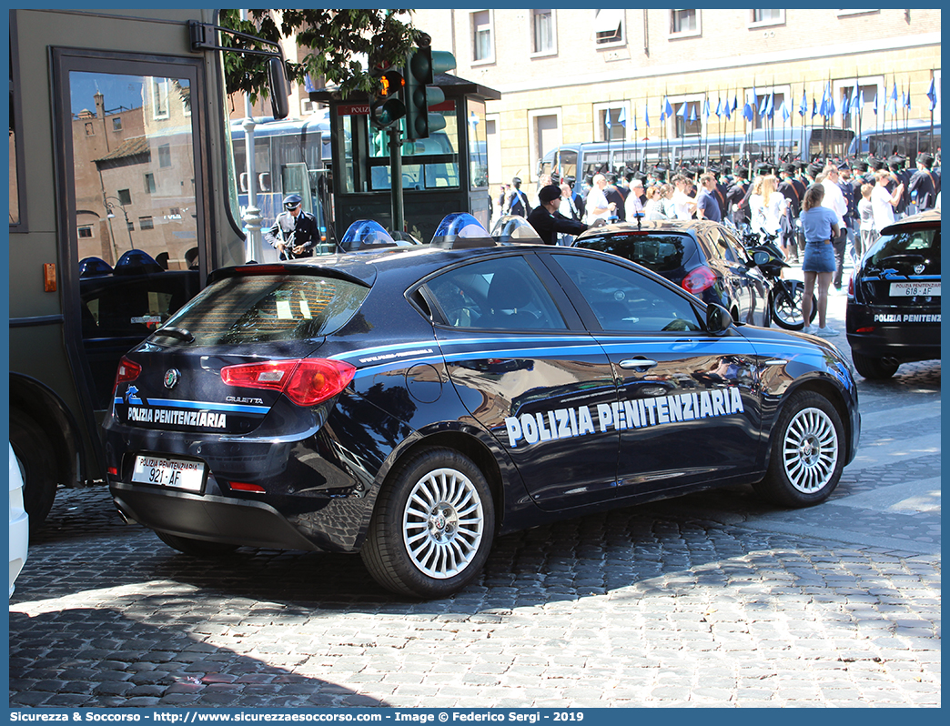 Polizia Penitenziaria 921AF
Polizia Penitenziaria
Nucleo Traduzioni e Piantonamenti
Alfa Romeo Nuova Giulietta I serie II restyling
Parole chiave: PolPen;P.P.;PP;Polizia;Penitenziaria;AdiC;A.diC;Agenti;di;Custodia;Nucleo;Traduzioni;Piantonamenti;Alfa;Romeo;Nuova;Giulietta