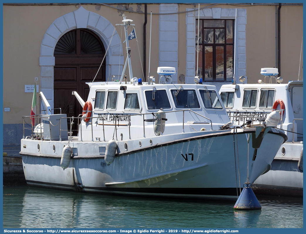 V7
Polizia Penitenziaria
Servizio Navale
Motovedetta Classe V
Parole chiave: PolPen;AdiC;Agenti;Custodia;Polizia;Penitenziaria;Servizio;Navale;Motovedetta;Classe;V