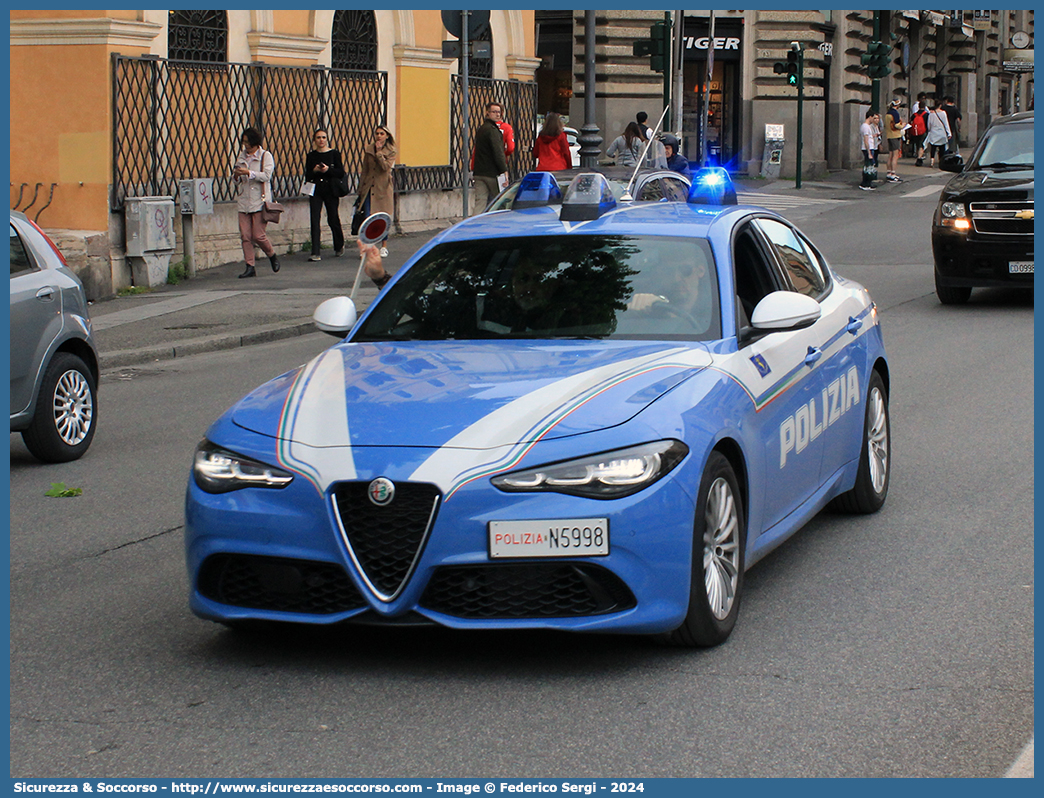 Polizia N5998
Polizia di Stato
Polizia Stradale
Alfa Romeo Nuova Giulia Q4
Parole chiave: PS;P.S.;Polizia;di;Stato;Stradale;Alfa;Romeo;Nuova;Giulia;Q4