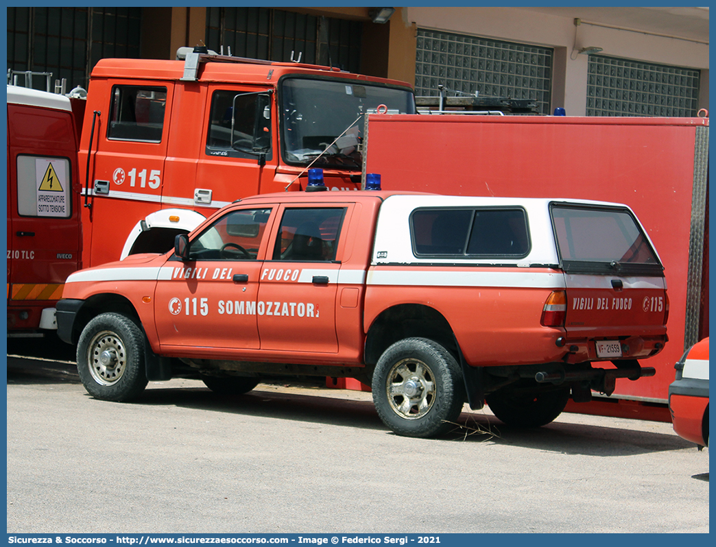 Vf 21559
Corpo Nazionale Vigili del Fuoco
Nucleo Soccorso Subacqueo e Acquatico
Mitsubishi L200 III serie restyling
Parole chiave: VVF;V.V.F.;Corpo;Nazionale;Vigili;del;Fuoco;Mitsubishi;L200;L 200;NSSA;N.S.S.A.;Soccorso;Subacqueo;Acquatico;Sommozzatori;Subacquei