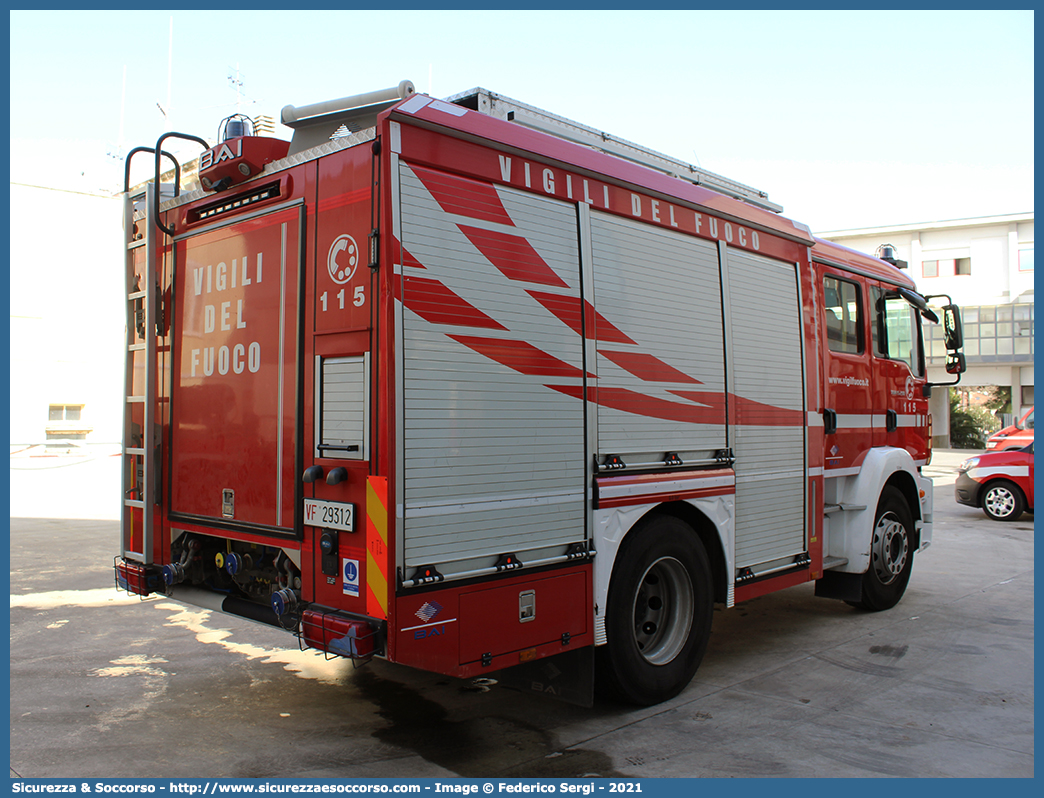 VF 29312
Corpo Nazionale Vigili del Fuoco
MAN TGM 15.250 I serie
Allestitore BAI S.r.l.
Esemplare dotato di sistema
MAG PYROSMASH® 40 LT "PLUS"
Parole chiave: VVF;V.V.F.;Corpo;Nazionale;Vigili;del;Fuoco;AutoPompaSerbatoio;APS;A.P.S.;AutoPompa;Man;TGM;15.250;BAI;MAG;PYROSMASH