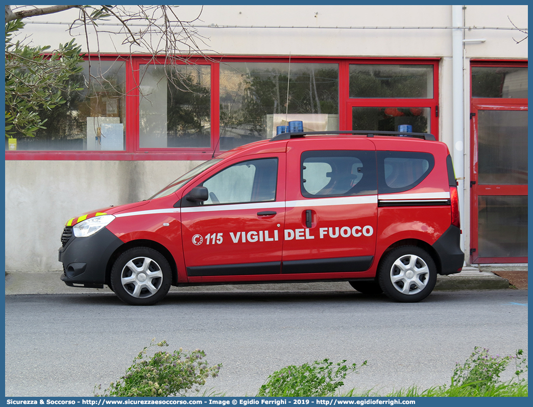 VF 29701
Corpo Nazione Vigili del Fuoco
Dacia Dokker I serie restyling
Allestitore Ciabilli S.r.l.
Parole chiave: VVF;V.V.F.;Corpo;Nazionale;Vigili;del;Fuoco;Dacia;Dokker;Ciabilli