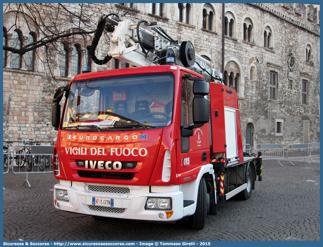 VF 32J TN
Corpo Vigili del Fuoco Volontari Cognola
Iveco EuroCargo 80E22 II serie
Parole chiave: VF;V.F.;Corpo;Vigili;del;Fuoco;Volontari;Cognola;Iveco;EuroCargo;80E22