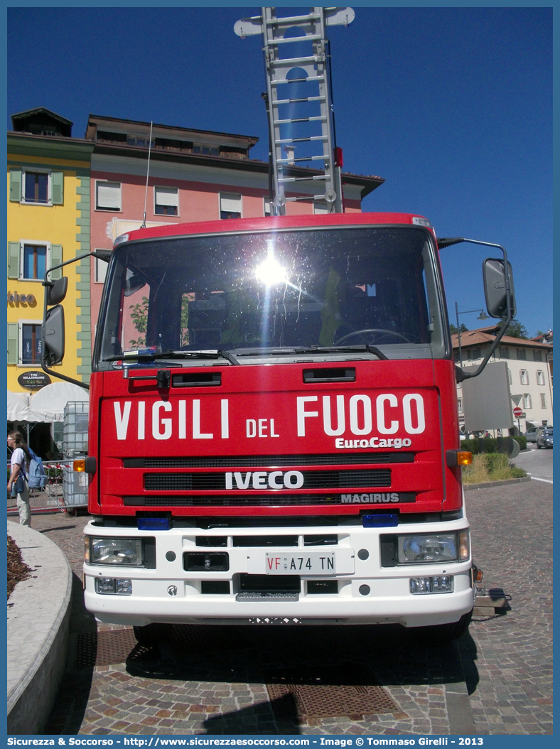 VF A74 TN
Corpo Vigili del Fuoco Volontari Cles
Iveco Magirus EuroCargo 120E23 I serie
Parole chiave: VF;V.F.;Corpo;Vigili;del;Fuoco;Volontari;Cles;Iveco;Magirus;EuroCargo;120E23