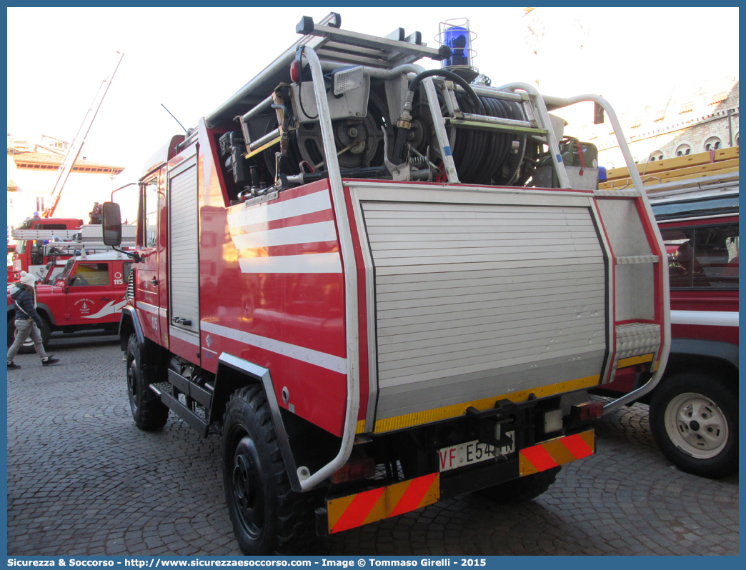 VF E54 TN
Corpo Vigili del Fuoco Volontari Cognola
Mercedes Benz Unimog U100L
Allestitore BAI S.r.l.
Parole chiave: VF;V.F.;Corpo;Vigili;del;Fuoco;Volontari;Cognola;Mercedes;Benz;Unimog;U100L;BAI