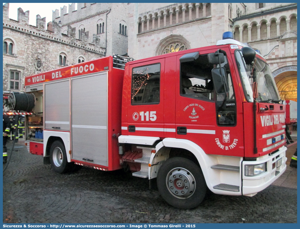 VF E64TN
Corpo Vigili del Fuoco Volontari Gardolo
Iveco Magirus EuroCargo 130E23
Parole chiave: VFV;V.F.V.;Corpo;Vigili;del;Fuoco;Volontari;Gardolo;Iveco;Magirus;EuroCargo;130E23