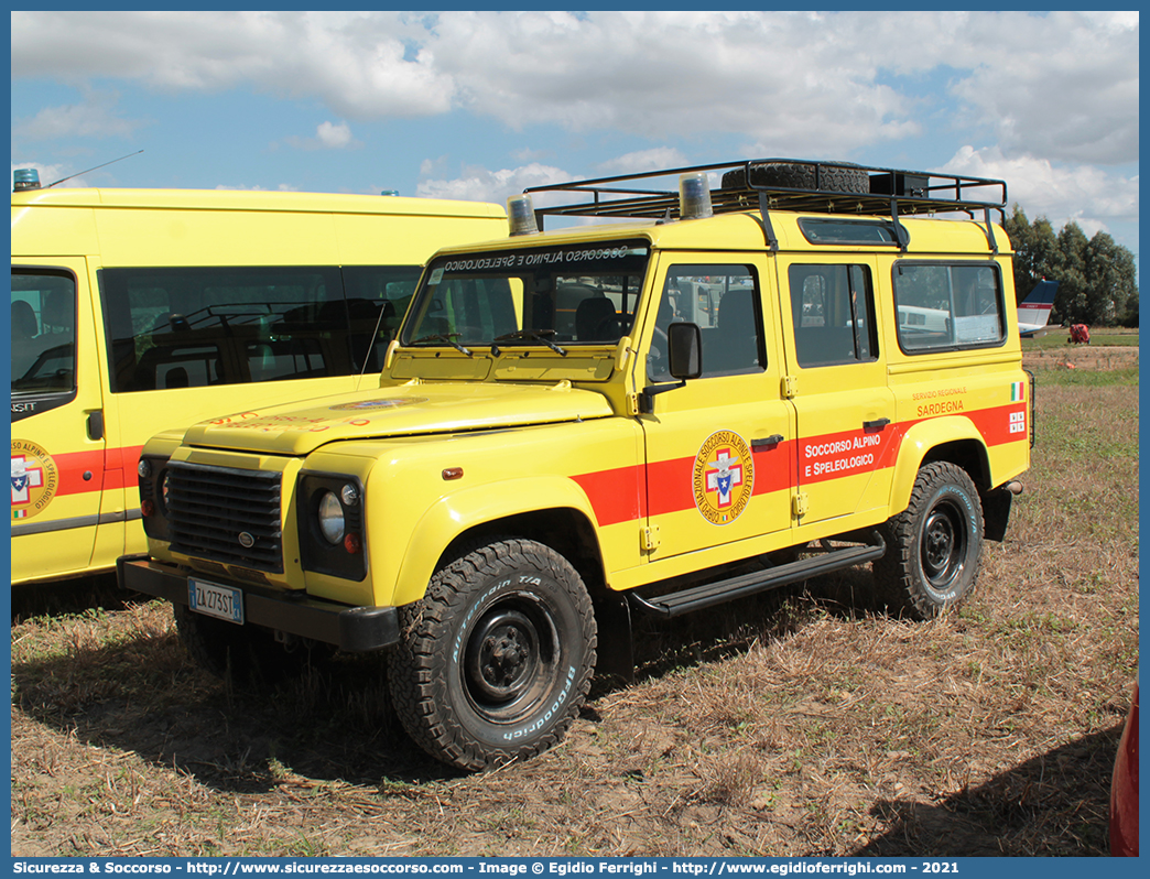 17-7
Corpo Nazionale
Soccorso Alpino e Speleologico
Servizio Regionale Sardegna
Land Rover Defender 110
Parole chiave: CNSAS;C.N.S.A.S.;Corpo;Nazionale;Soccorso;Alpino;Speleologico;Sardegna;SASS;S.A.S.S.;Land Rover;Defender;110