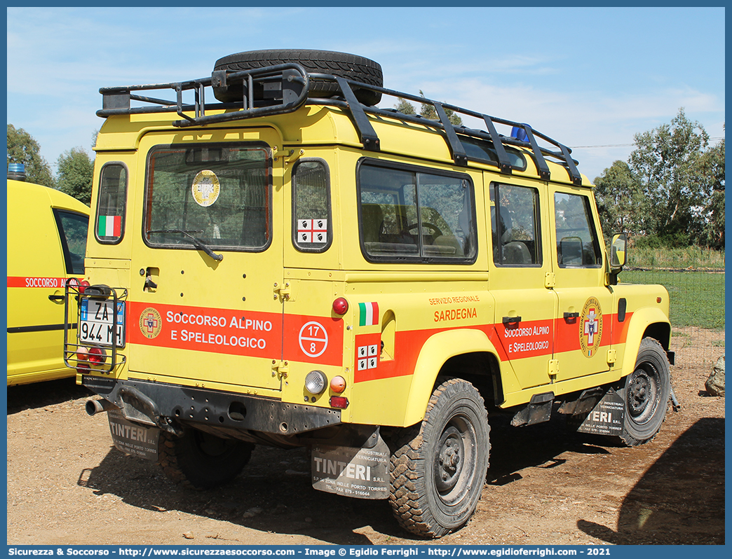 17-8
Corpo Nazionale
Soccorso Alpino e Speleologico
Servizio Regionale Sardegna
Land Rover Defender 110
Parole chiave: CNSAS;C.N.S.A.S.;Corpo;Nazionale;Soccorso;Alpino;Speleologico;Sardegna;SASS;S.A.S.S.;Land Rover;Defender;110